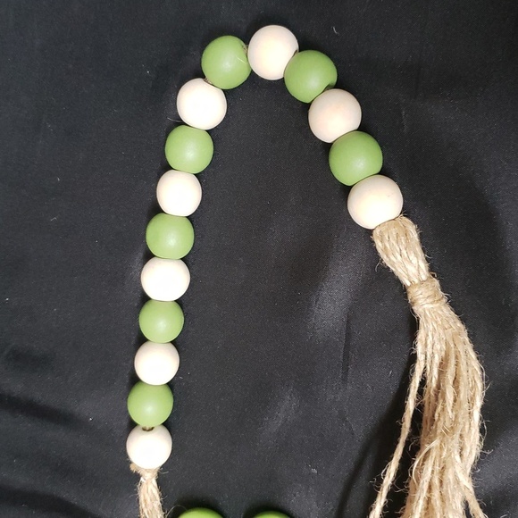 Rae Dunn NWOT Green Ceramic "IRISH" garland/plaque with wood beads - Picture 4 of 4